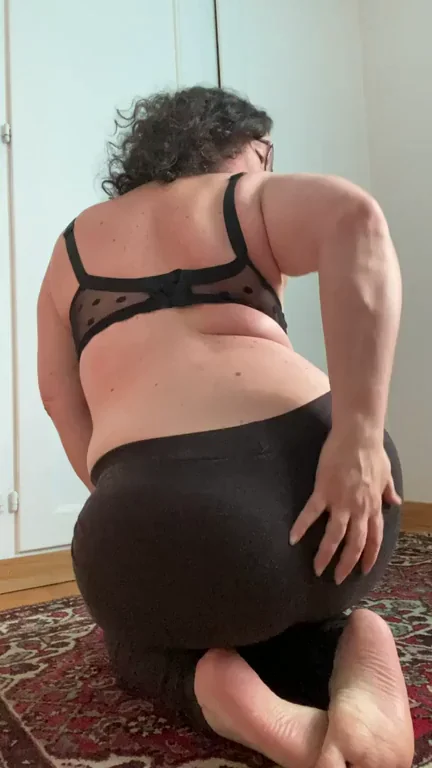 Smash This Juicy MILF Ass 🍑🔥