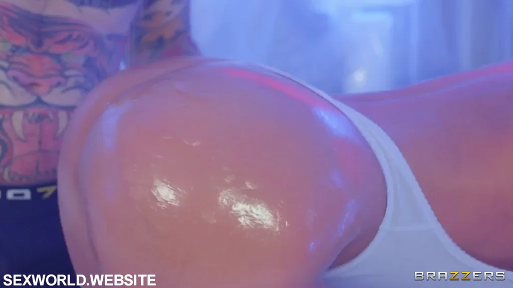 Soaking Wet 2, Phoenix Marie Small Hand