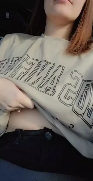 Wanna Grope My Juicy Natural Boobs? 😍🍈🍈