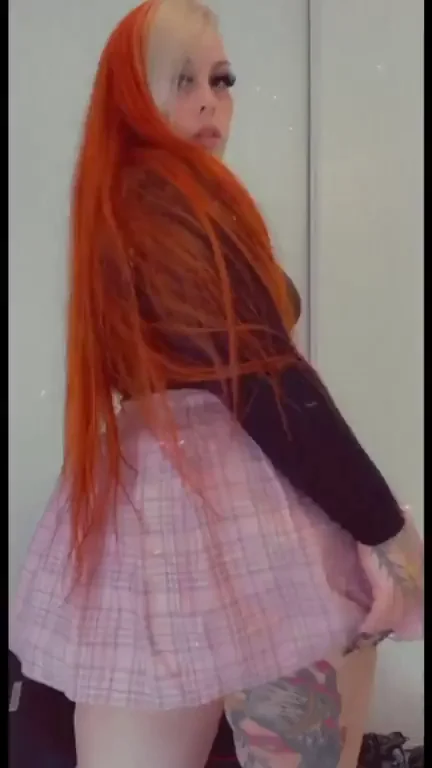 Oopsie! Surprise Peek at My Juicy Latina Ass 🍑🔥