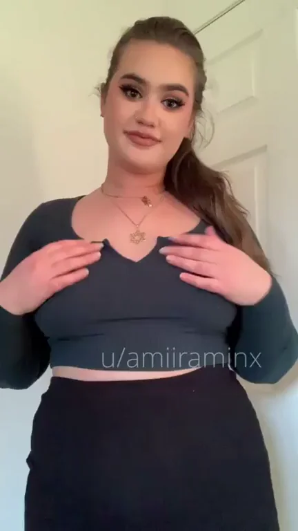 Jewish Babe with Natural DDs Teasing Tits 😍🍈🍈