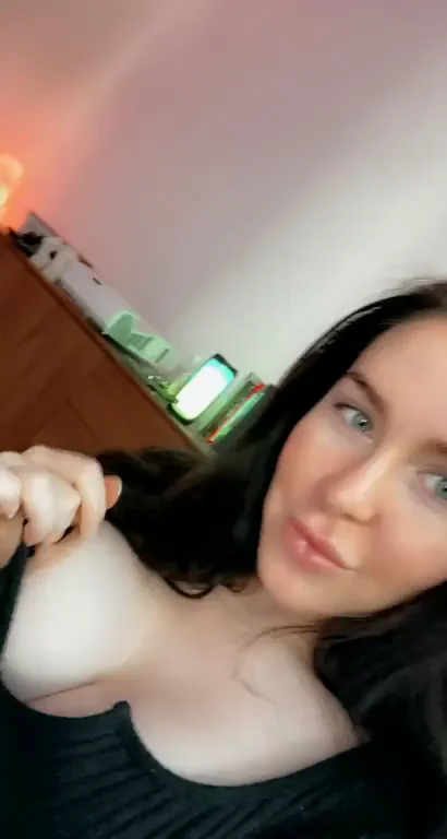 Don’t you wish I was your girl so that you’d get snaps like this all day long at work? ? (OC)