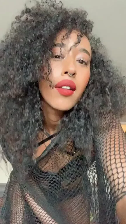 Who wants to dick me down? ?