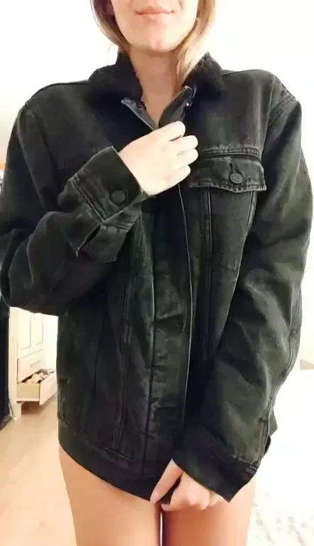 Slim Slut's Big Perky Tits Tease 😍🍒