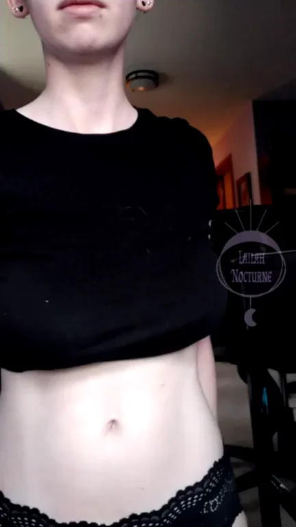 Hi I'm your BTGG with a crop top titty drop