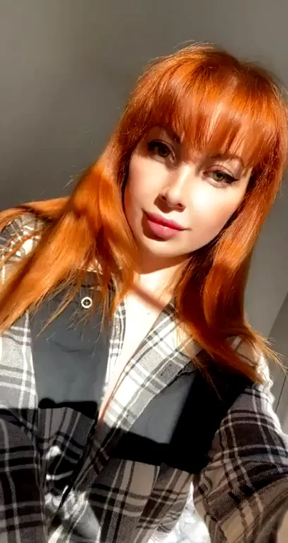 🔥 Redhead Babe Teases Juicy Pussy Under Blanket Vibes 🍑📺