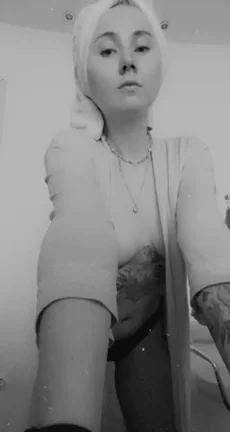 100% Natural Tits & Inked Curves 😍🔥