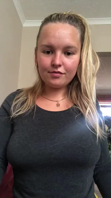 Blonde Babe's Juicy Titty Drop Tease 💦🍈🍈