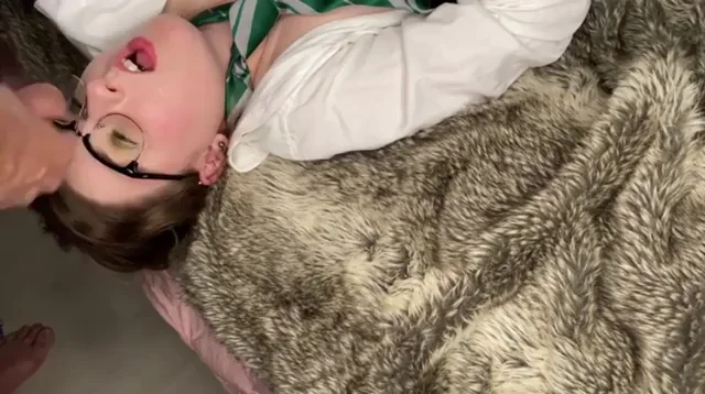 Slytherin slut receives huge load on her glasses ?