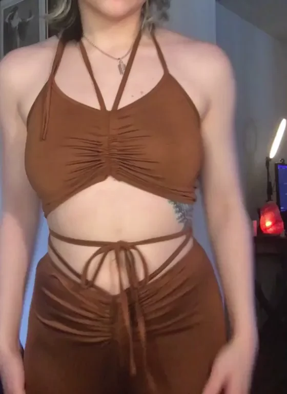 5’1 eager goth gf here ?? Hope you like!