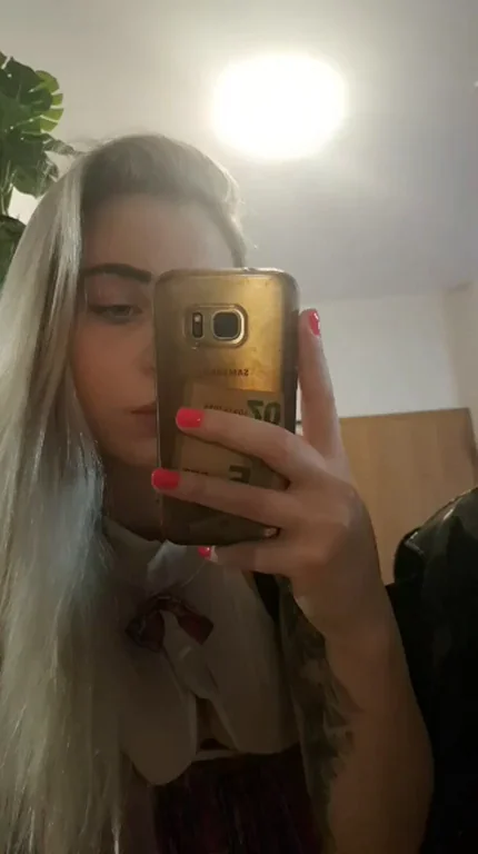 19yo Slut Teases Her Juicy Ass 🍑🔥