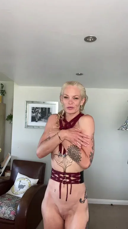 🔥 Horny Athletic Babe Begs for Cum on Tits & Face 💦😈