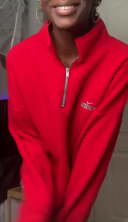 Big Enough for Titty Fuck? Ebony Babe Drops Hoodie & Teases Tits 🍈🍈😏