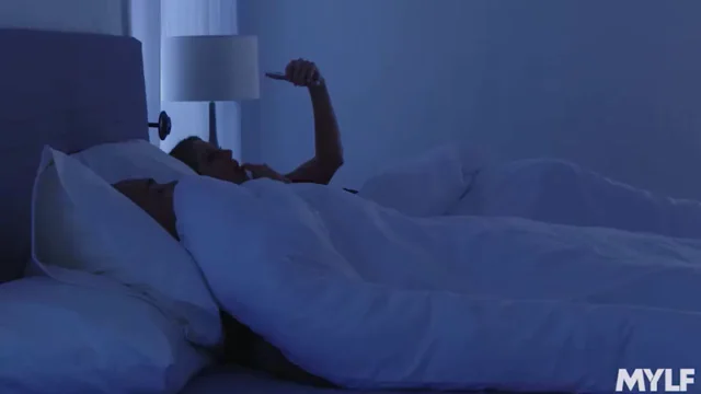 😈 Busty Mommy Candice Dare Wakes Up Horny & Fucks Stepson Raw 🔥
