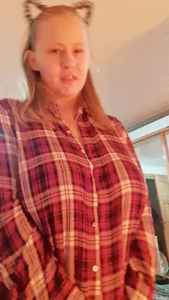 Take a look at this. Would you expect to find such huge tits hiding under this simple T-shirt, perfect for tenderly enveloping your di?
