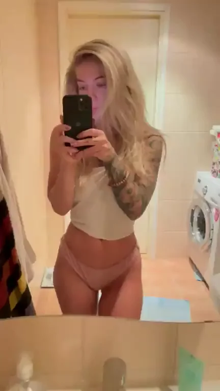 Blonde Bombshell's Big Tit Tease: Cheer Up Flash! 😍🍈🍈