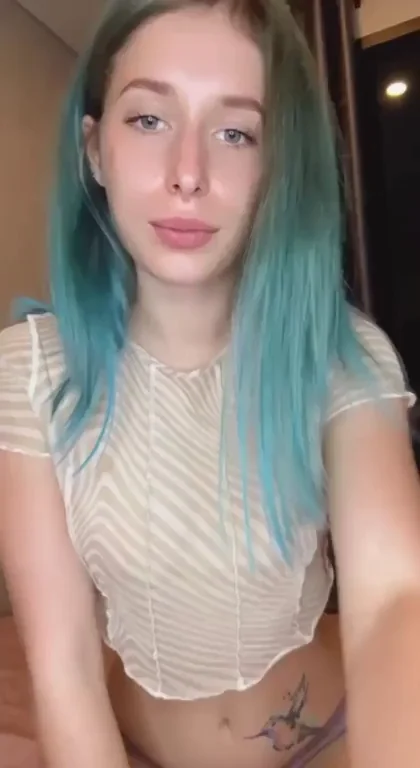 Geek babe showing huuuuge boobies drop [OC]