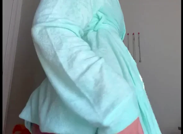 Hope This Jiggly Ass Cheeks Out? Robe Tease Booty Bounce