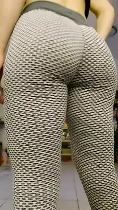 Squeeze My Juicy Bubble Butt in These Tight Leggings? 🍑😈