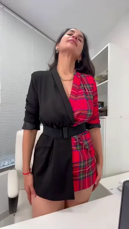 😈 Flashing My Massive Tits Boosts Production... And Your Boner! 🍒💦