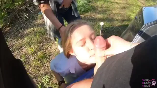 (FFM) creamy outdoor cum facial while her friend watches, rubbing her pussy