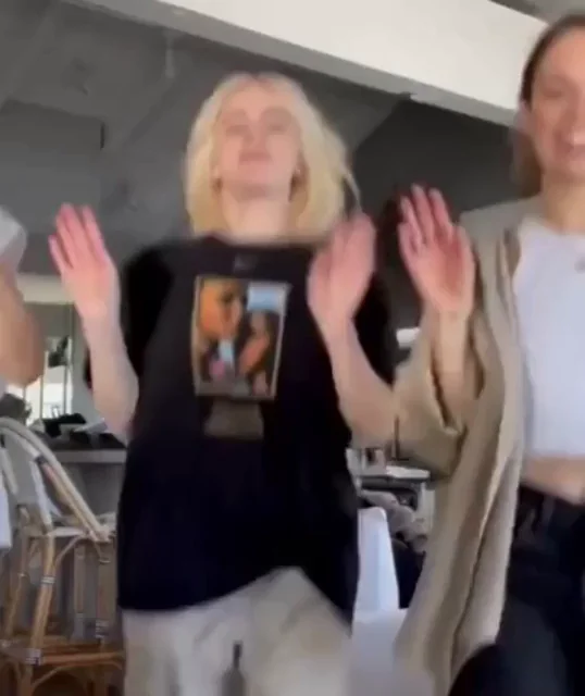 Blonde bounce (Slow Motion)