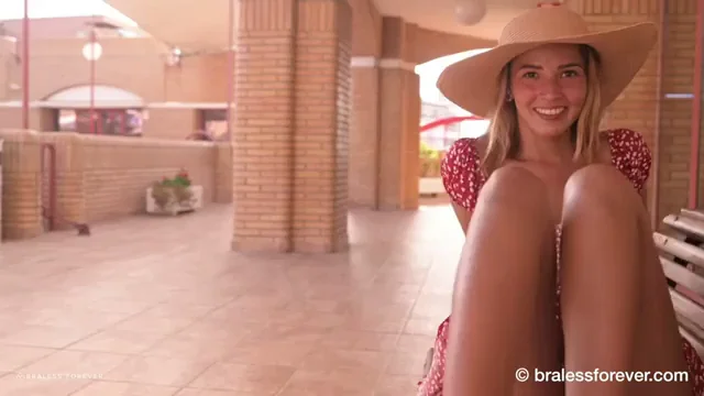 Agatha's Naughty Public Flash 🔥👗💋