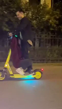 Scooter Slut Sucks Cock in Shady Park Risk 🤤