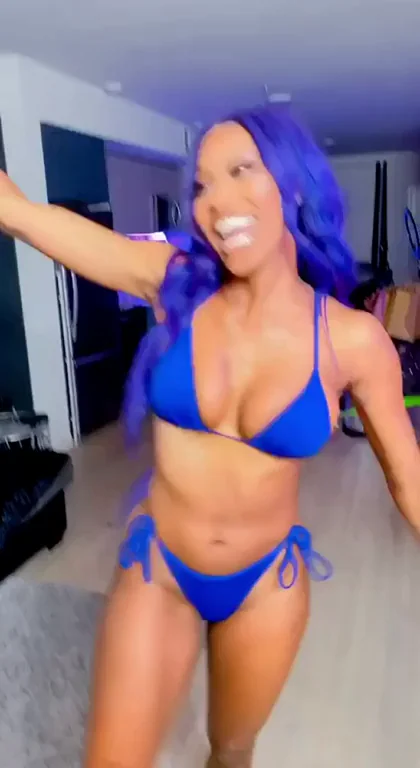 💜 Purple-Haired TikTok Slut Twerks Her Juicy Ass in Blue Bikini 🔥🍑