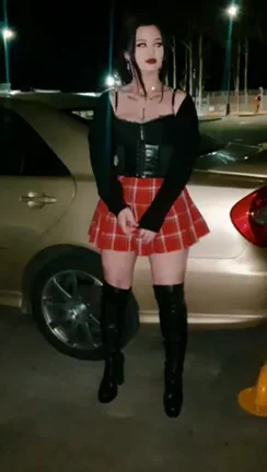 Goth babe showing her pussy and ass in the parking lot!