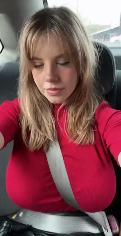 Seatbelt Busty Squeeze 💥🍈🍈