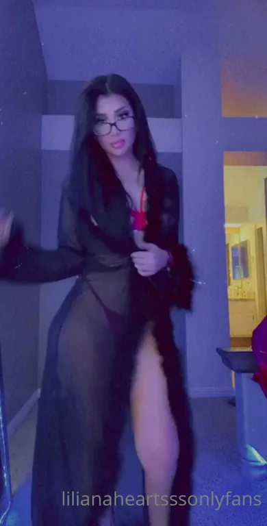 Hot 19yo Tease Drops Her Full Slutty Package
