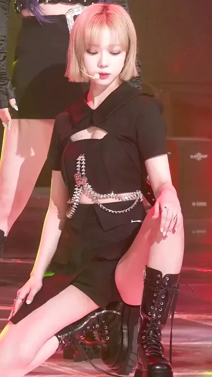 🔥 aespa Winter's Slutty Stage Tease - Tiny Skirt Thigh Flex 💦