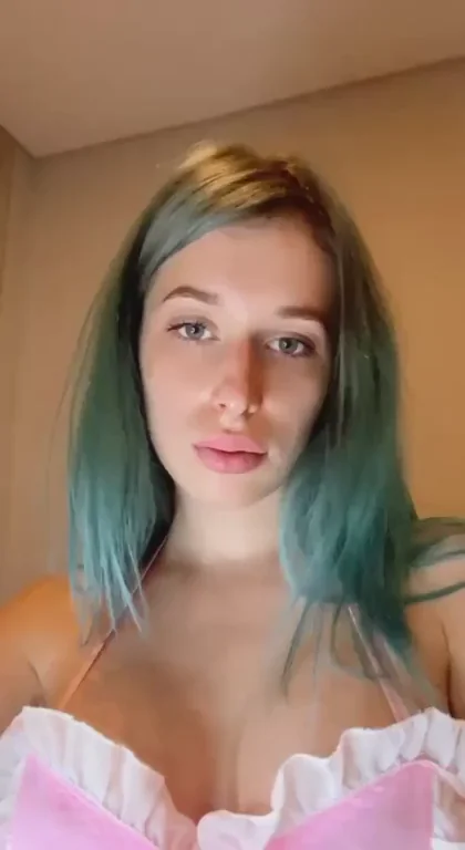 Geek bunny with juicy ass😁Š