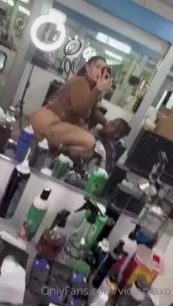 Pawg Camgirl Victoryya Fucks Client in Salon 💦🍑🔥