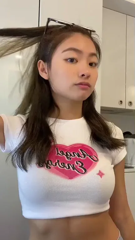 What a pretty babe