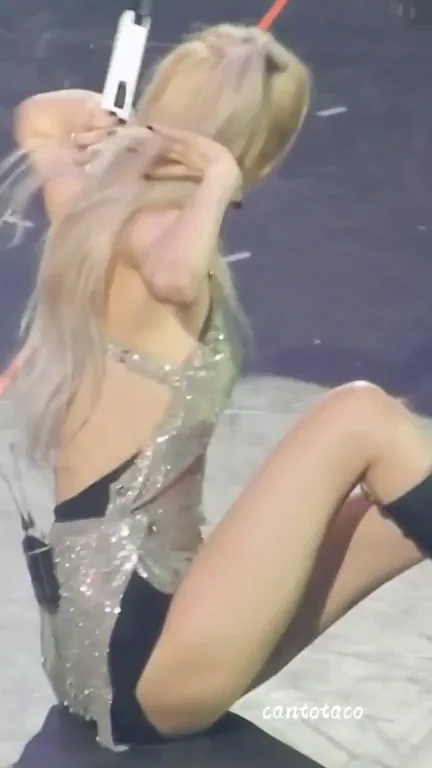 Rosé's Slutty Stage Tease: BLACKPINK Blonde Bombshell Shakes That Ass