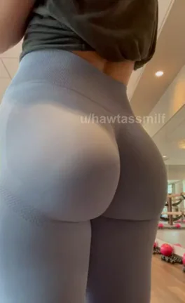 41 yr old mom in the gym, would you spot me on the squat rack?