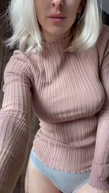21F Russian Slut Teases with Fake Tits & Juicy Ass 🍒🍑