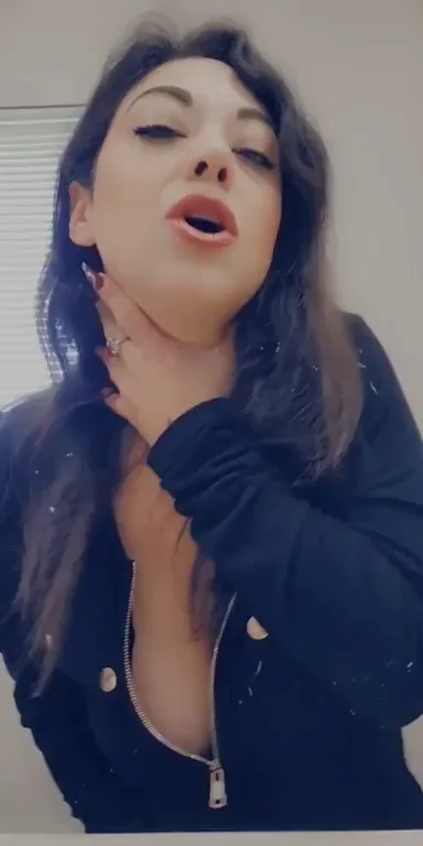 Natural Mom's Epic Titty Drop Reveal! 🔥🍈🍈 (OC)