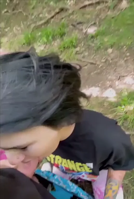 Redditor Craves Throat-Fucking in the Wild 🌿🍆💦