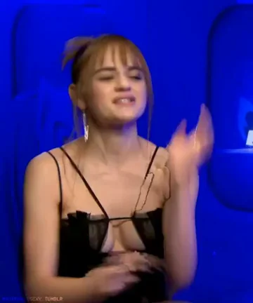 Joey King's Massive Cleavage Tease in Sexy Black Dress 💋🍈🍈