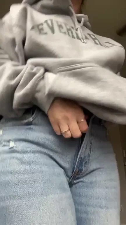 Peel Off My Jeans & Worship This Slimthick Booty 🍑🔥