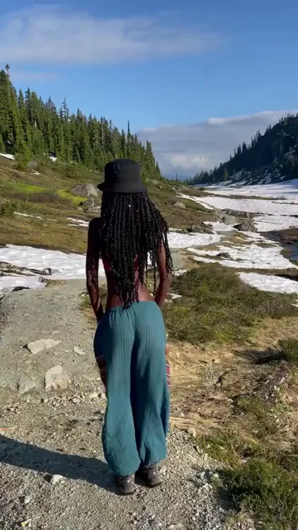 I was raised to be a good Muslim girl but here I am showing my tight holes and ass for you to enjoy 😁›