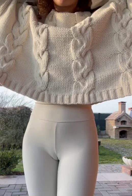Italian Hottie's Yoga Pants Booty Tease: What's Your Opinion?