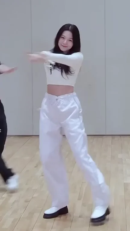 Fromis_9 - Jiheon & Saerom