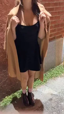 Decided to take off my dress to do some sneaky flashing in the busy city [GIF]