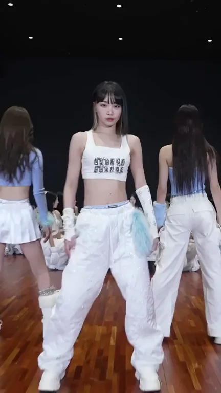 LE SSERAFIM - Chaewon