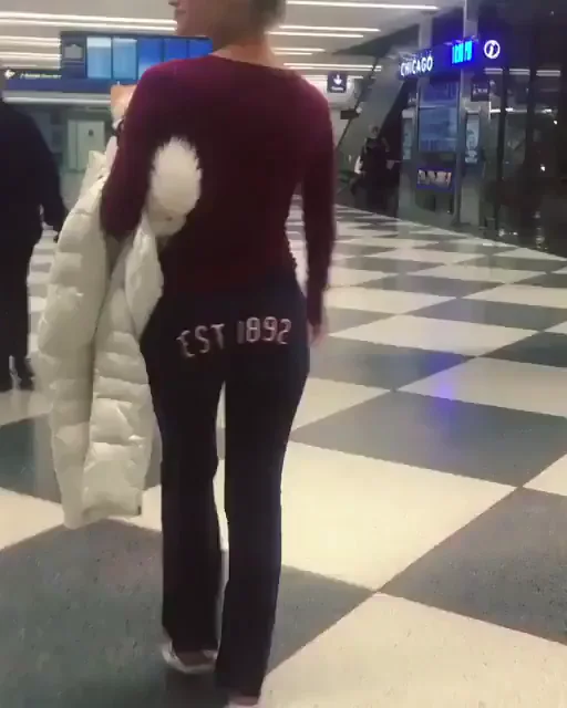 Hate to see her go, but love to watch her leave 🍑