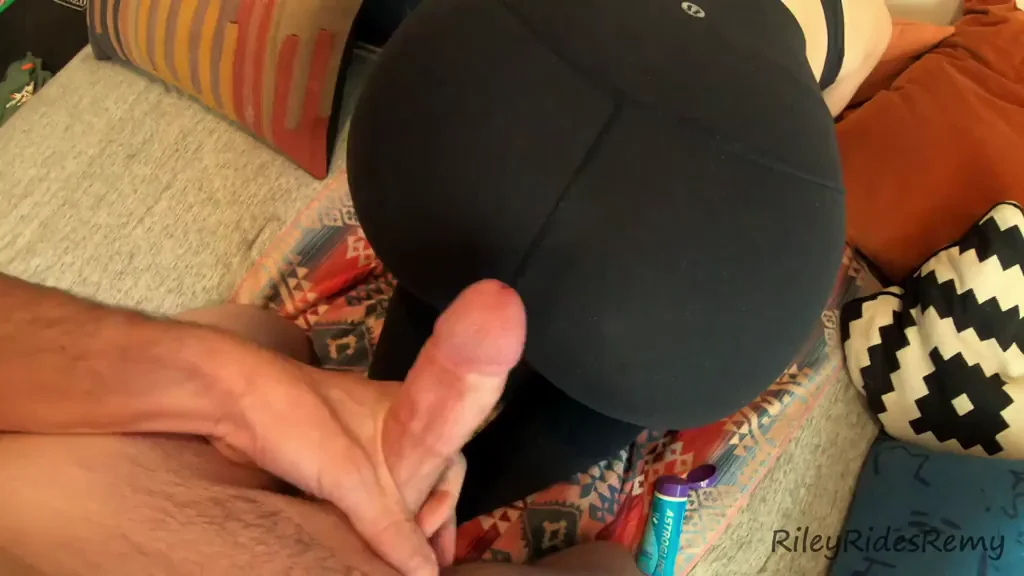 Perfect little bubble butt in Lululemon yoga pant gets sprayed with cum while she just lays there